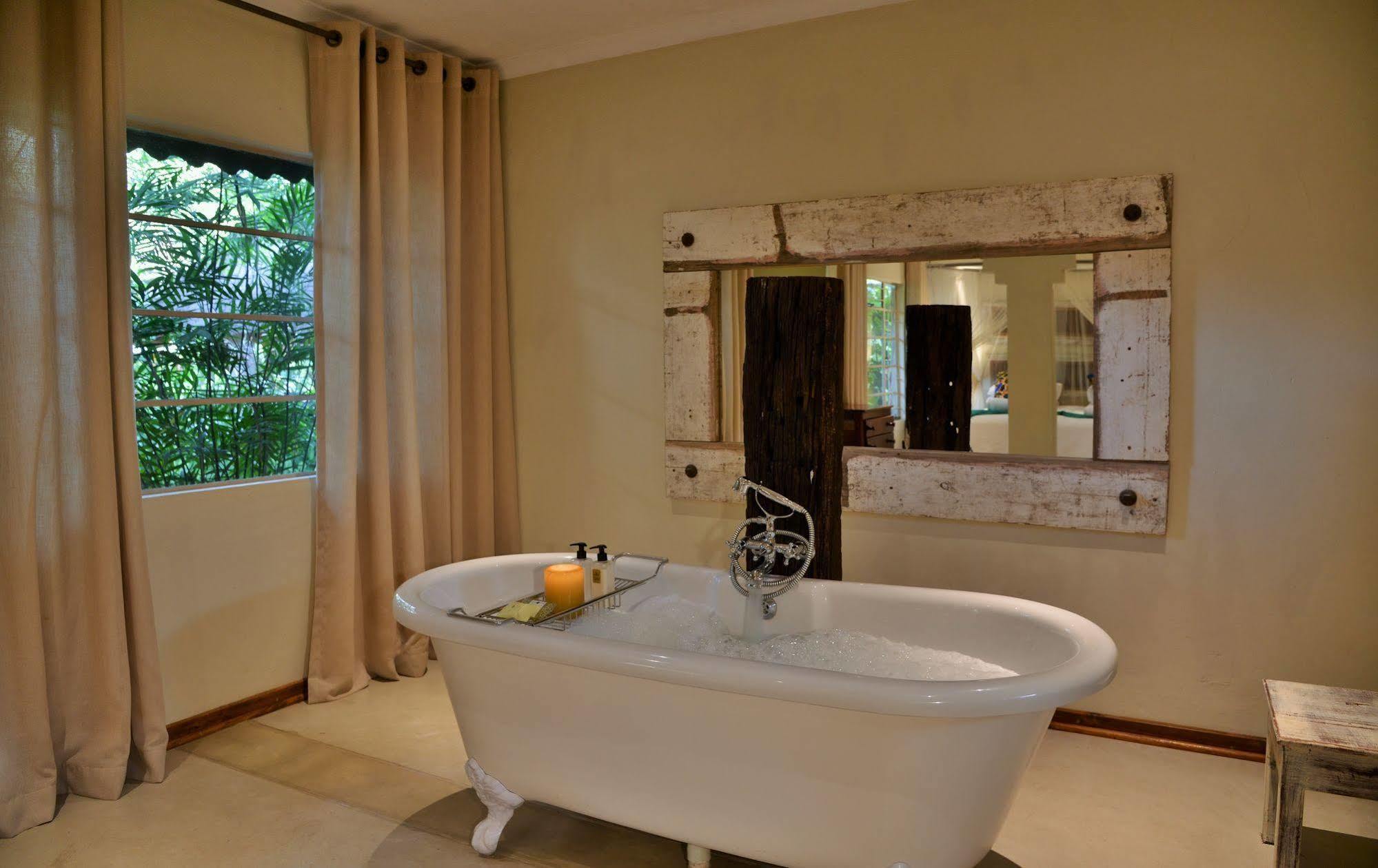 Bayete Guest Lodge Victoria Falls Exterior foto